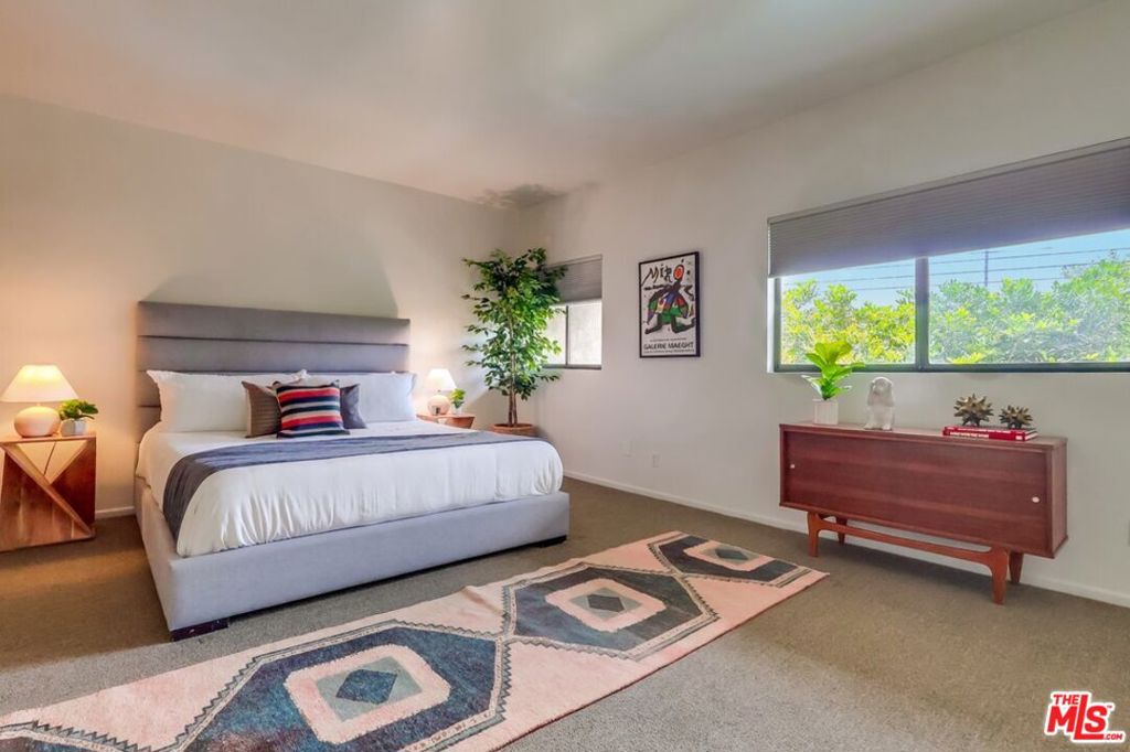 4555 Franklin Avenue 3