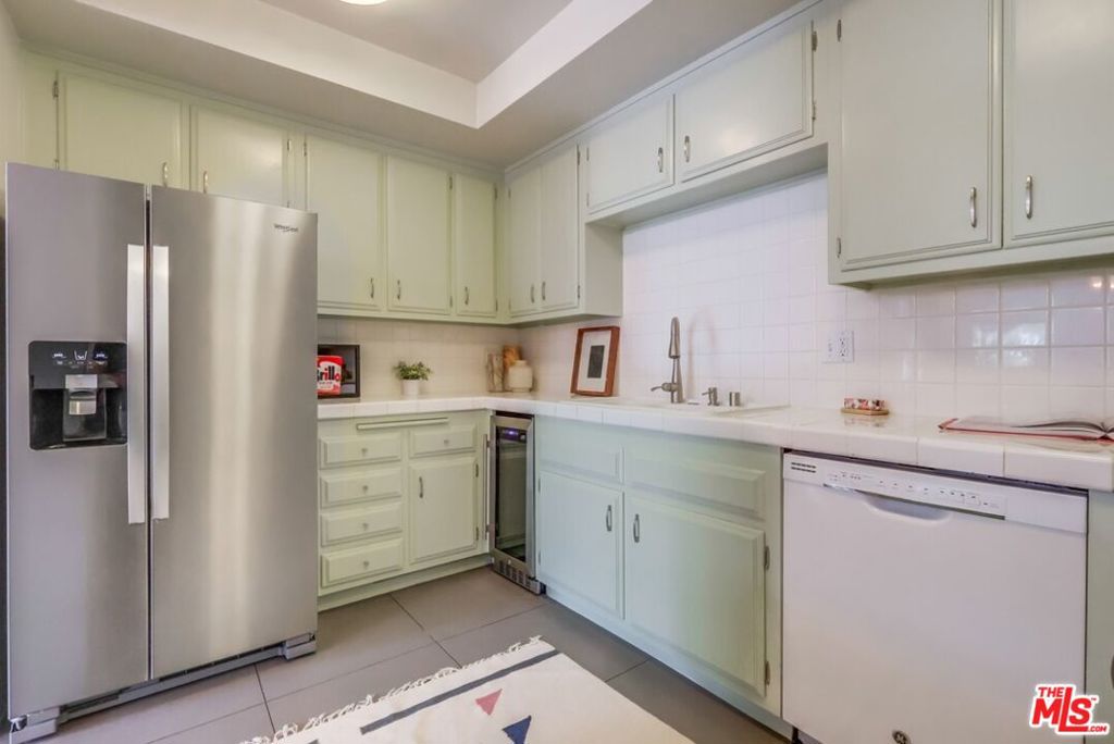 4555 Franklin Avenue 3