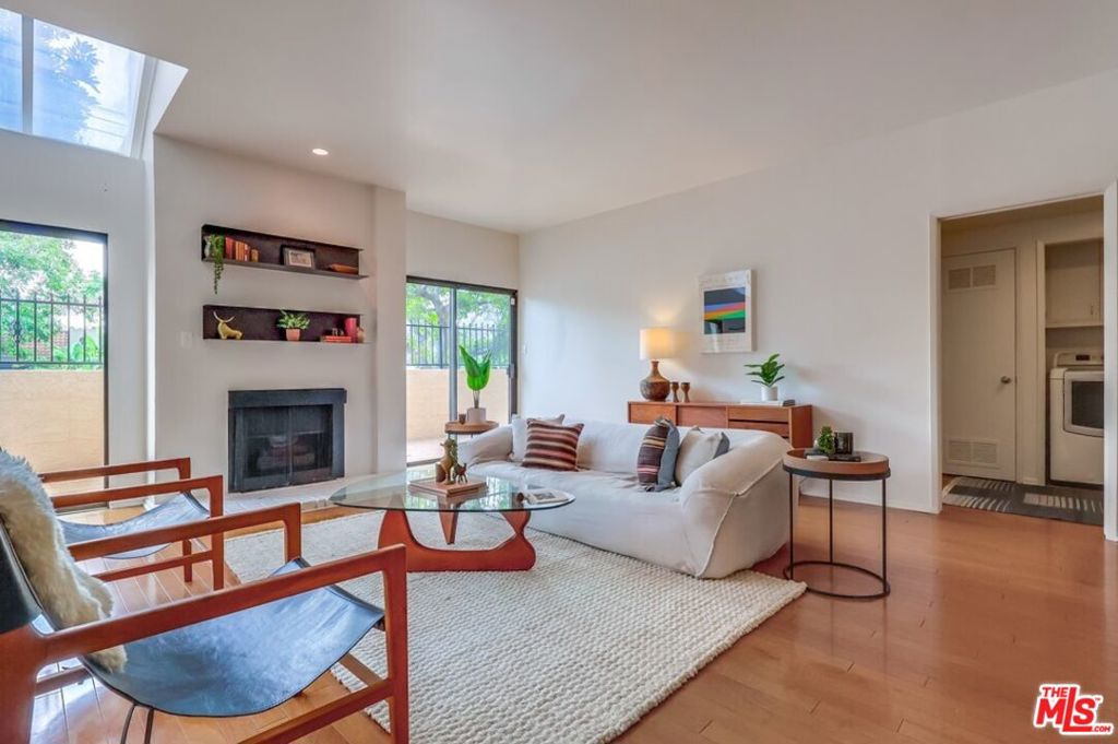 4555 Franklin Avenue 3