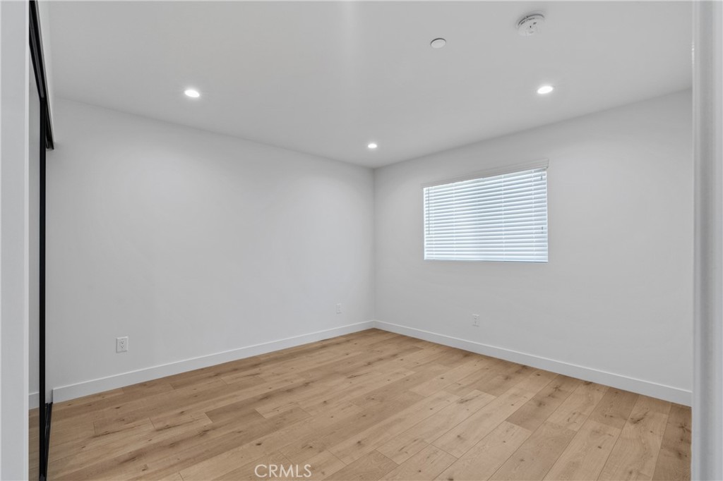 11142 Woodley Avenue 1/2