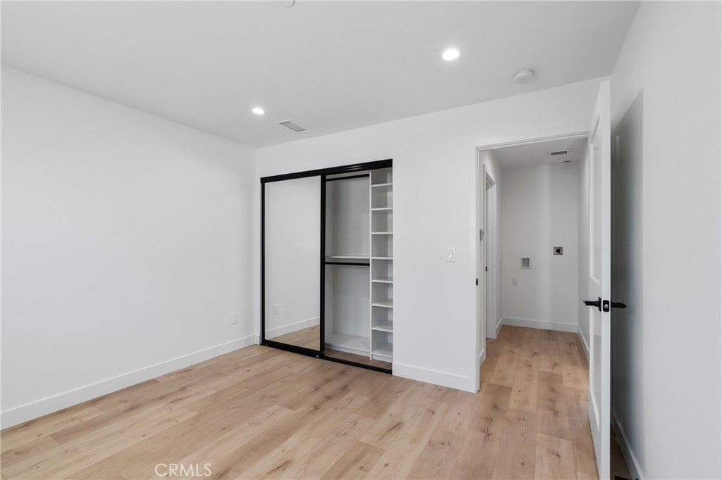 11142 Woodley Avenue 1/2