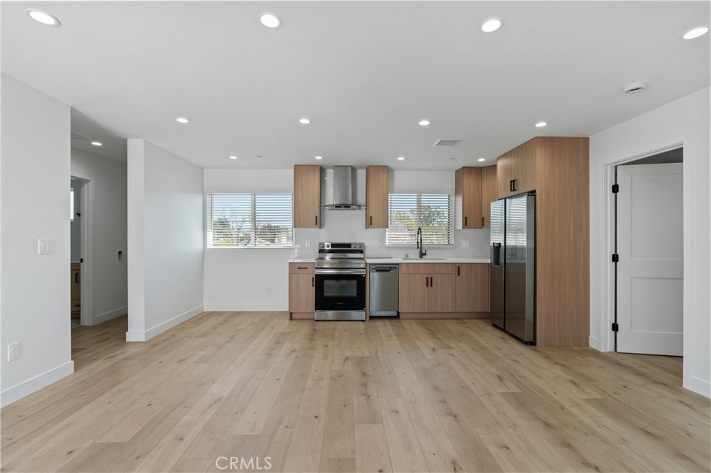 11142 Woodley Avenue 1/2