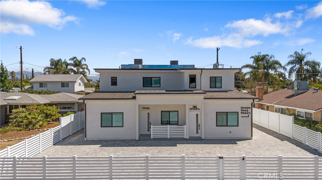 11140 Woodley Avenue 1/2