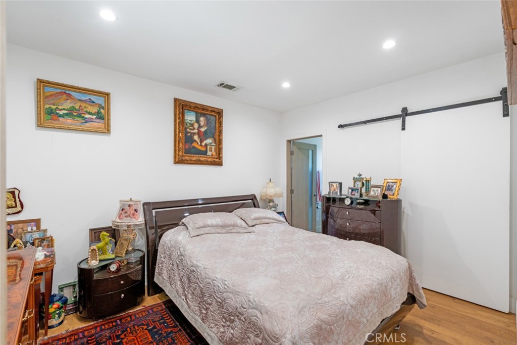 6015 Laurelgrove