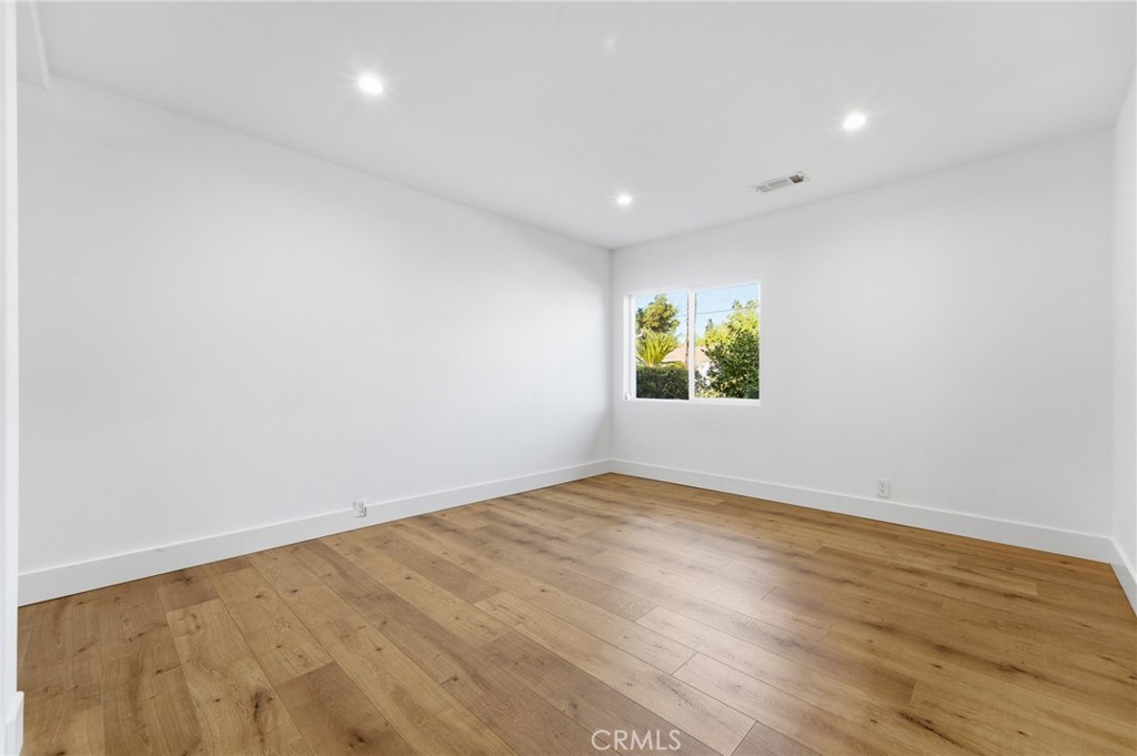 6015 Laurelgrove
