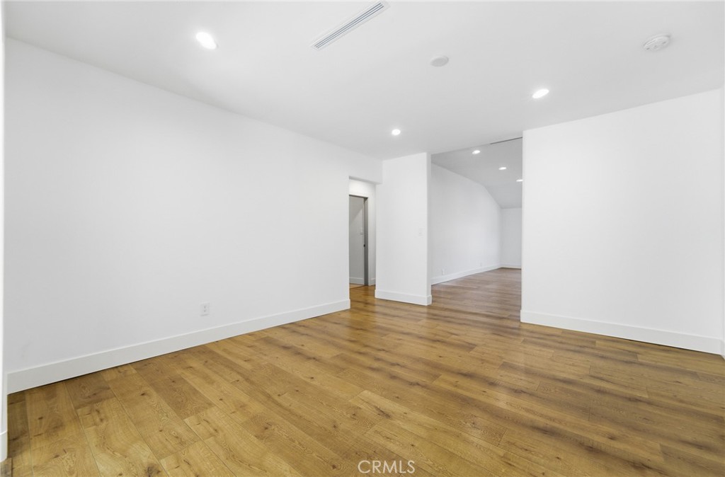 6015 Laurelgrove