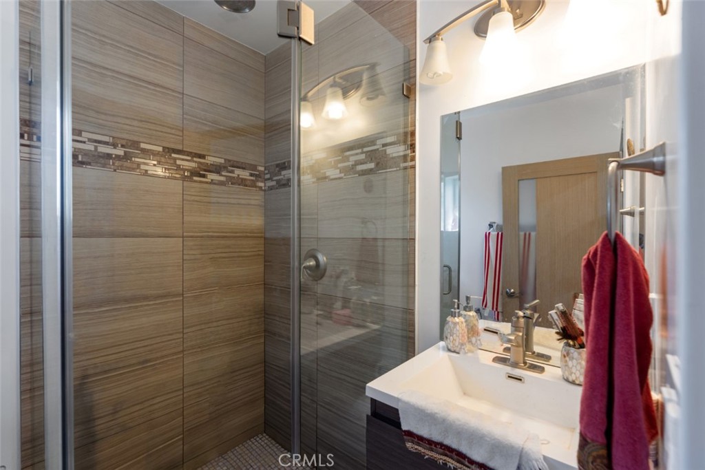 6015 Laurelgrove