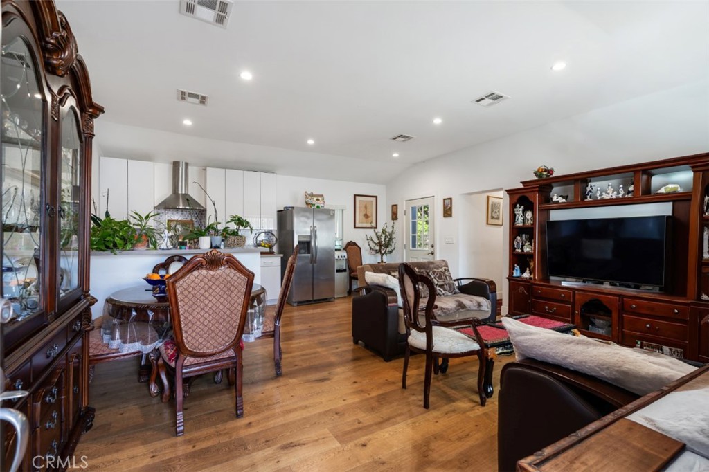 6015 Laurelgrove