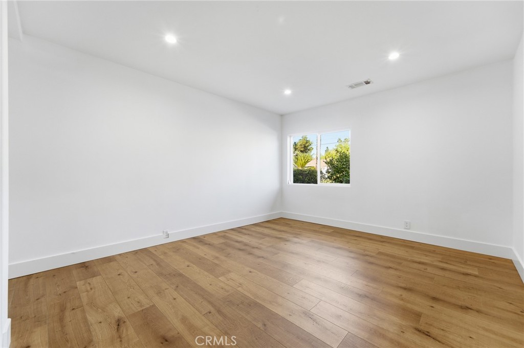 6015 Laurelgrove