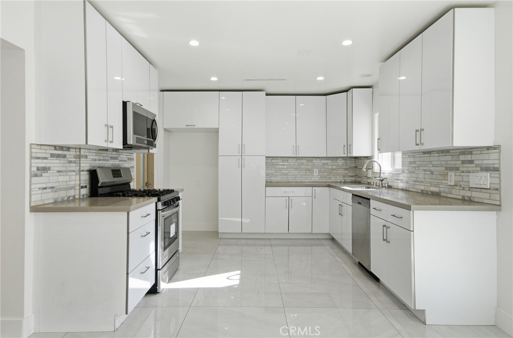 6015 Laurelgrove