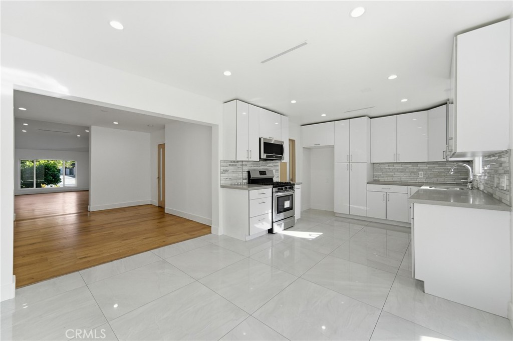 6015 Laurelgrove