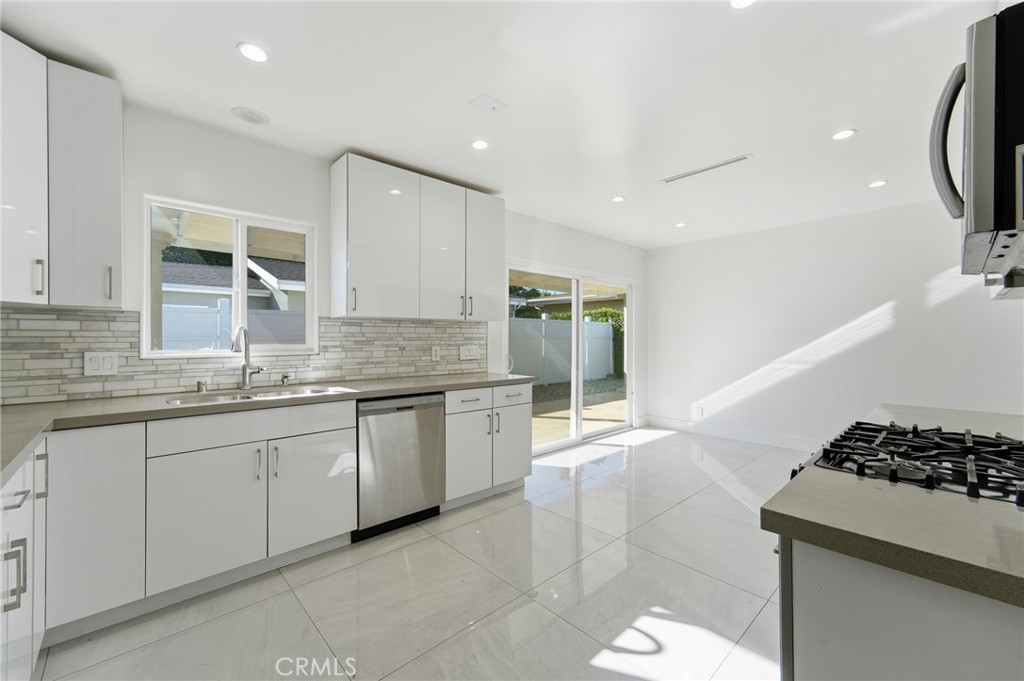 6015 Laurelgrove