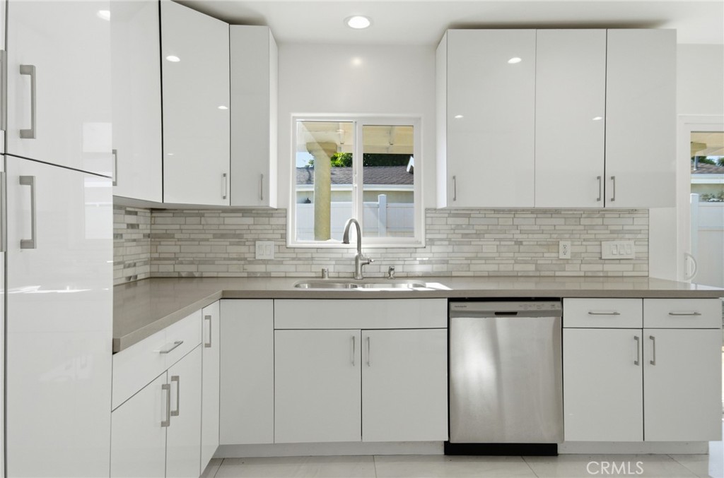 6015 Laurelgrove