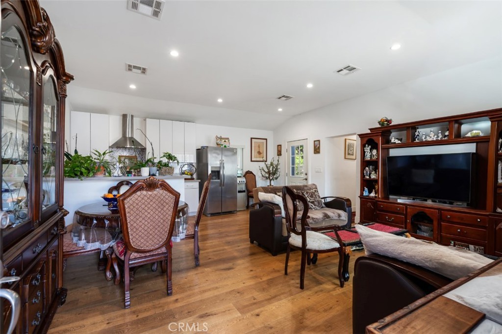 6015 Laurelgrove