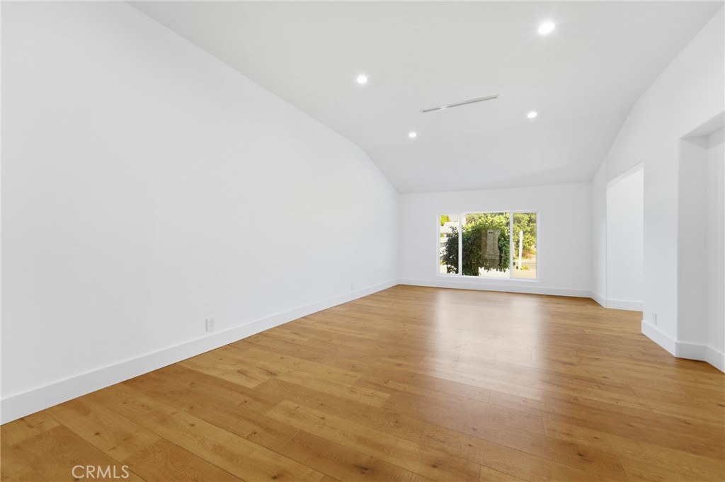 6015 Laurelgrove