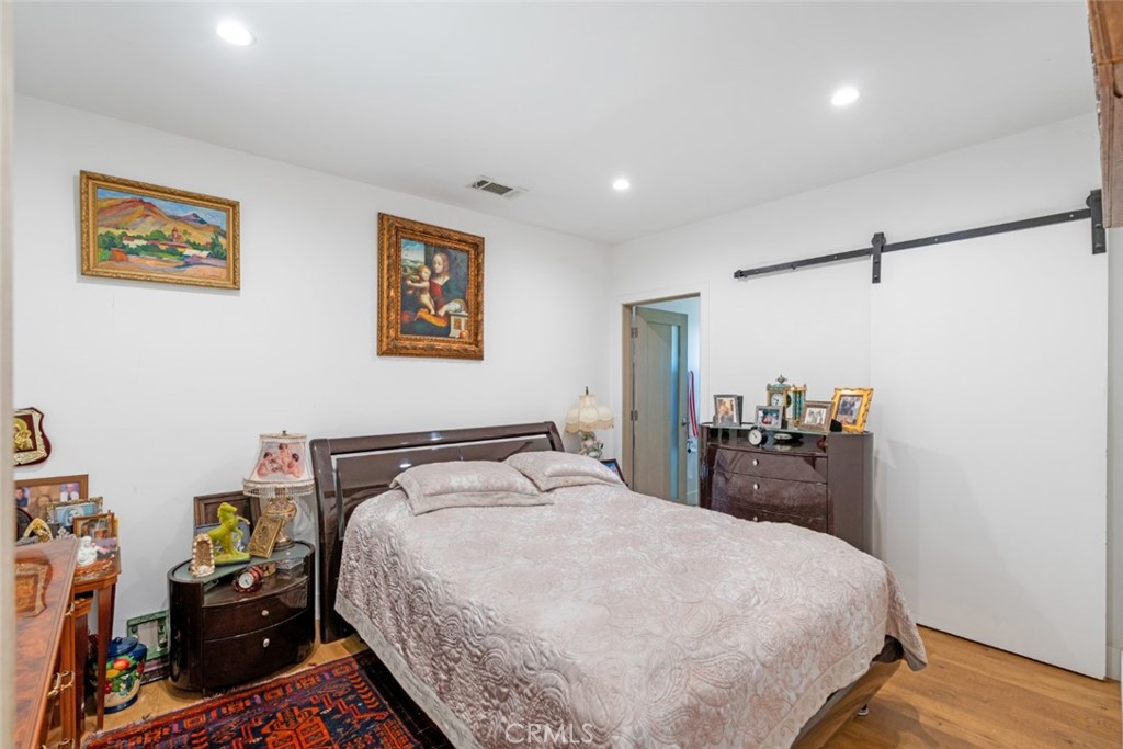 6015 Laurelgrove