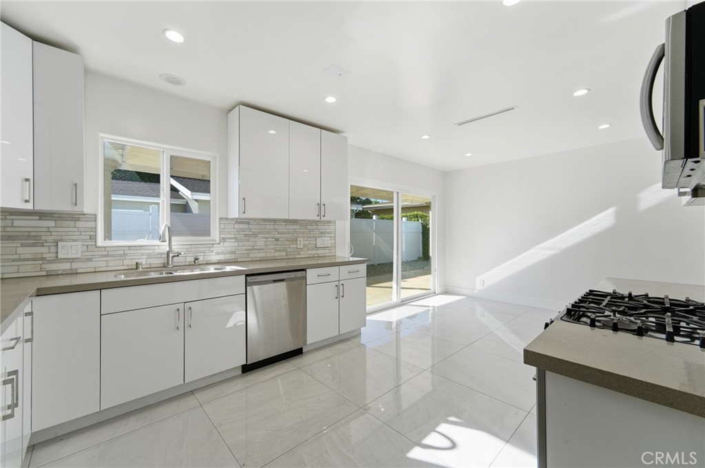 6015 Laurelgrove