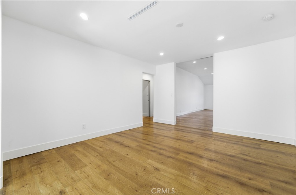 6015 Laurelgrove