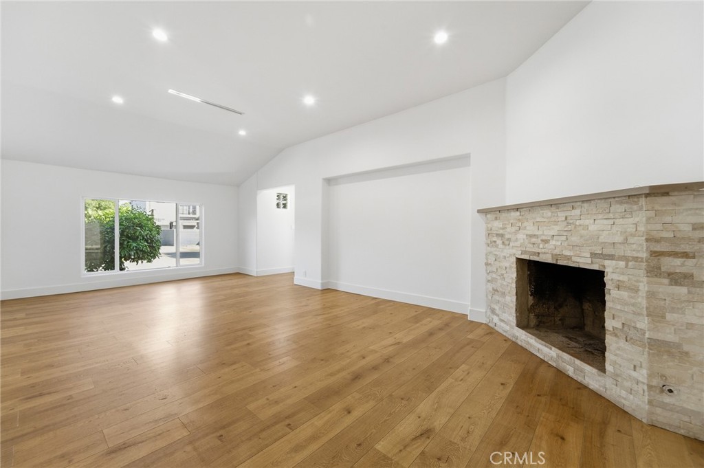 6015 Laurelgrove