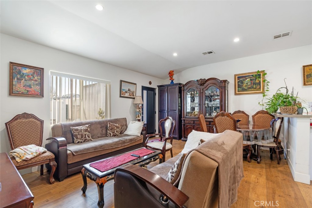 6015 Laurelgrove
