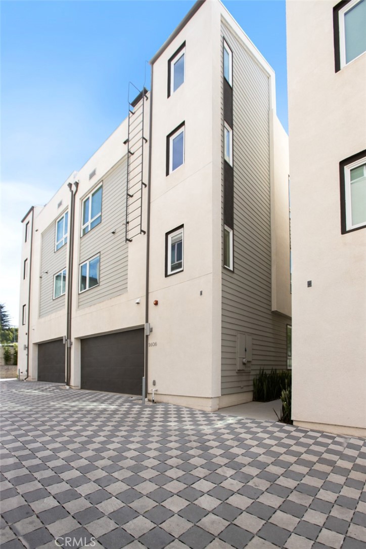 5606 E Alloway Court