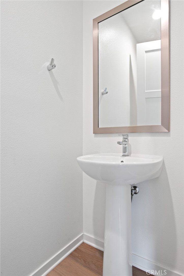 5606 E Alloway Court