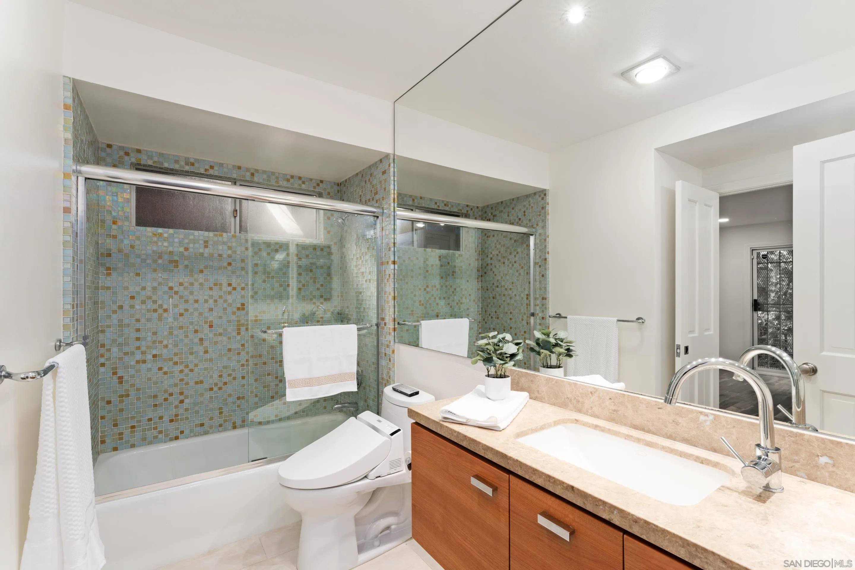 5665 Soledad Mountain Rd