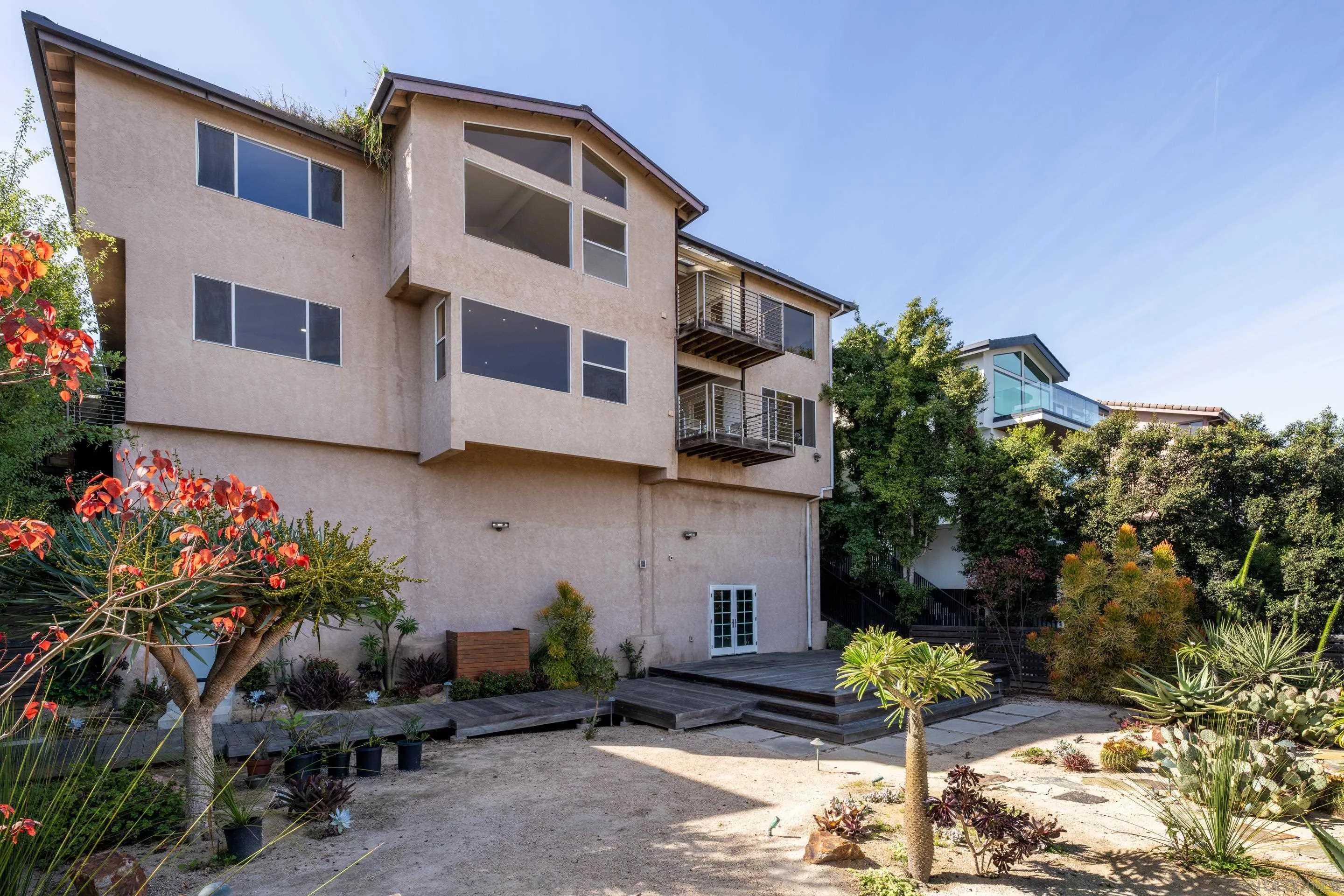 5665 Soledad Mountain Rd