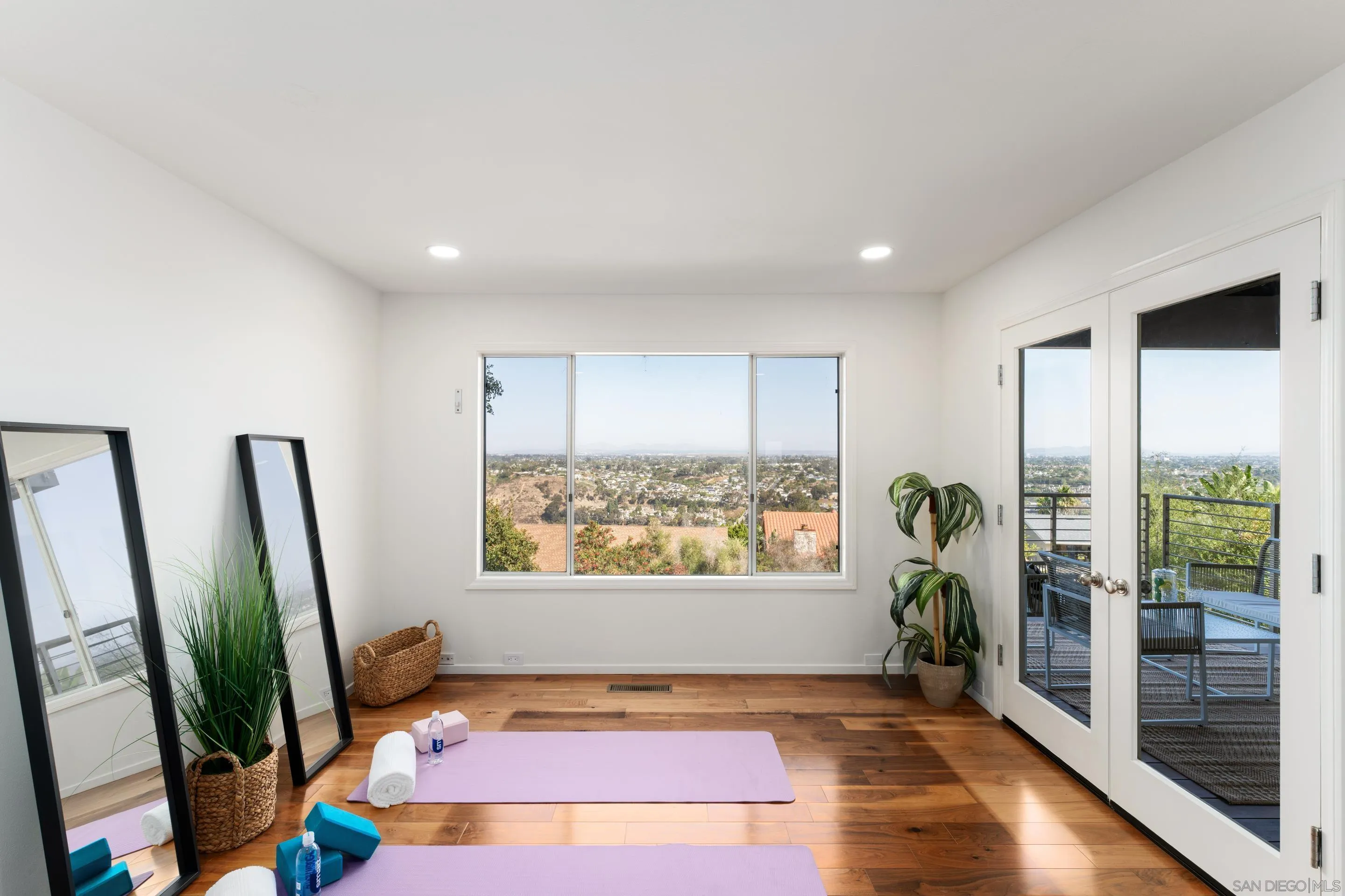 5665 Soledad Mountain Rd