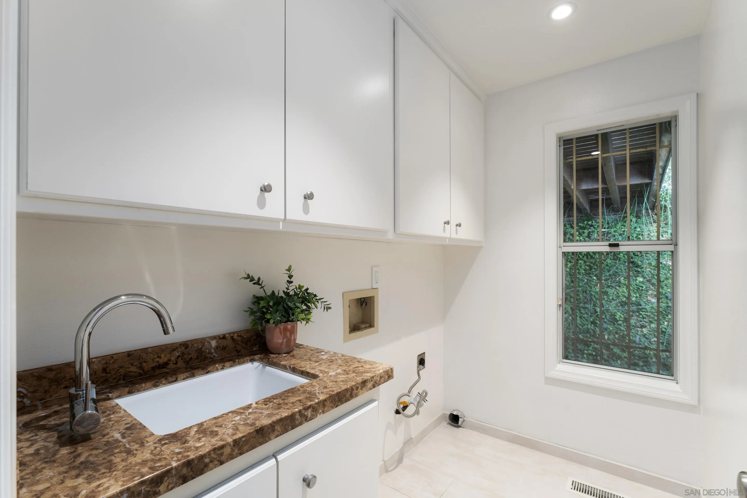 5665 Soledad Mountain Rd