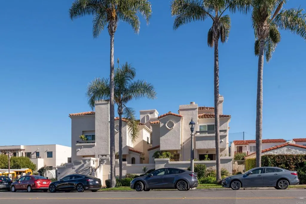 7553 La Jolla Boulevard