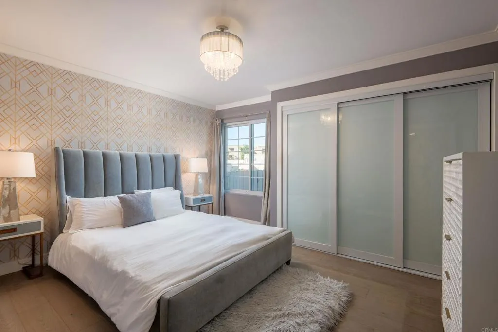 7553 La Jolla Boulevard