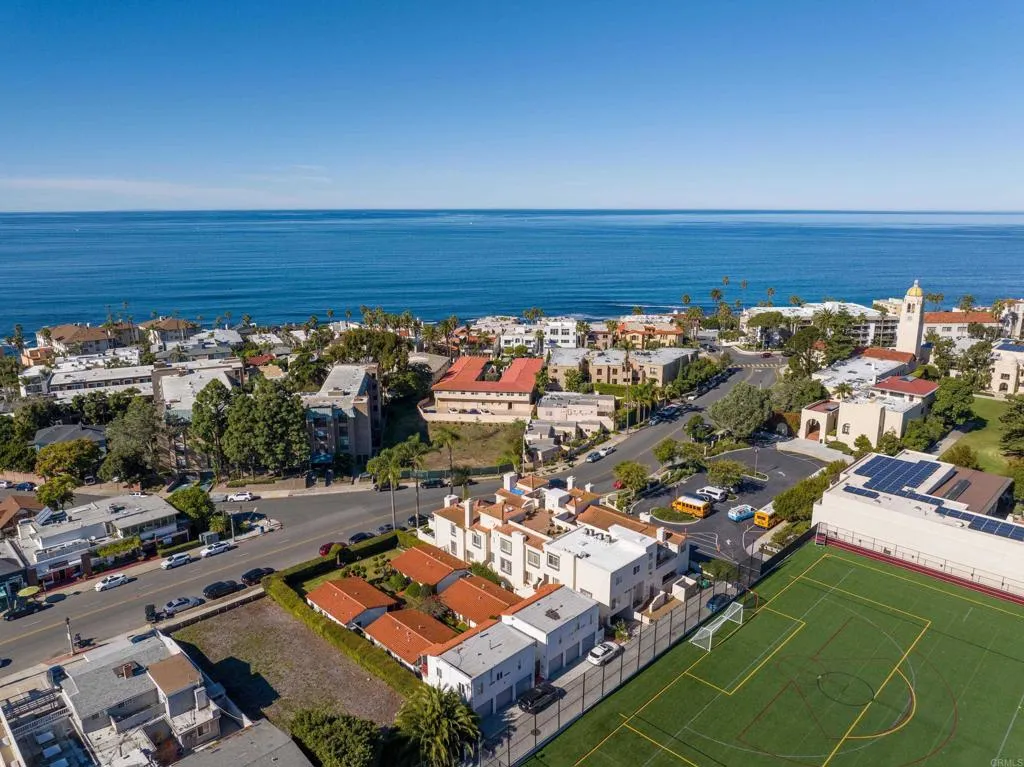7553 La Jolla Boulevard