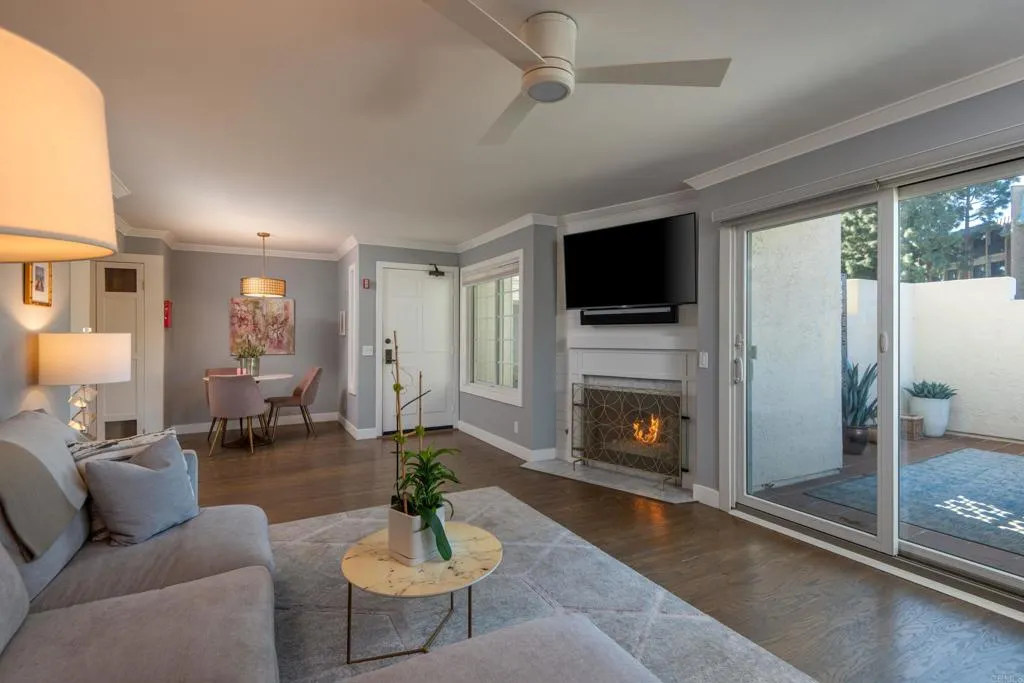 7553 La Jolla Boulevard