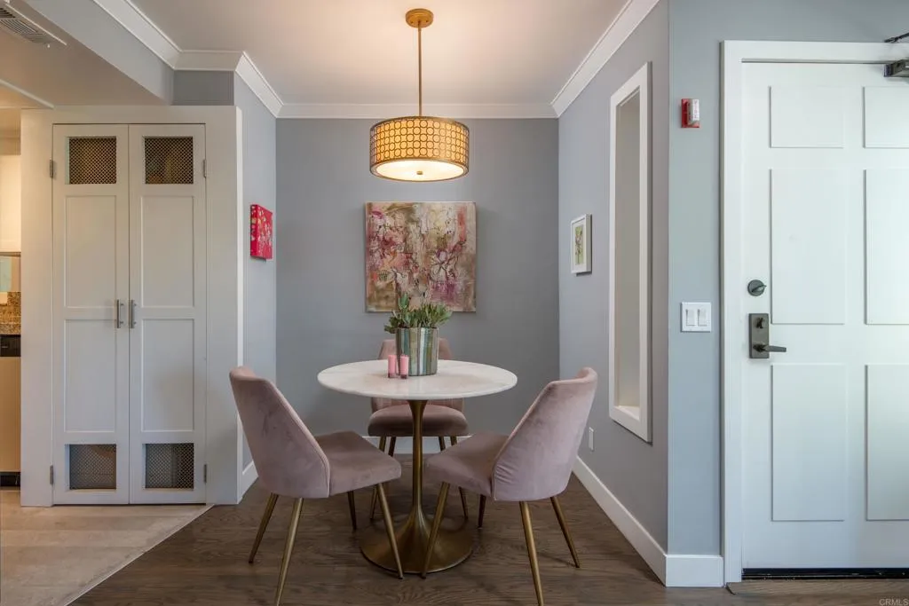 7553 La Jolla Boulevard