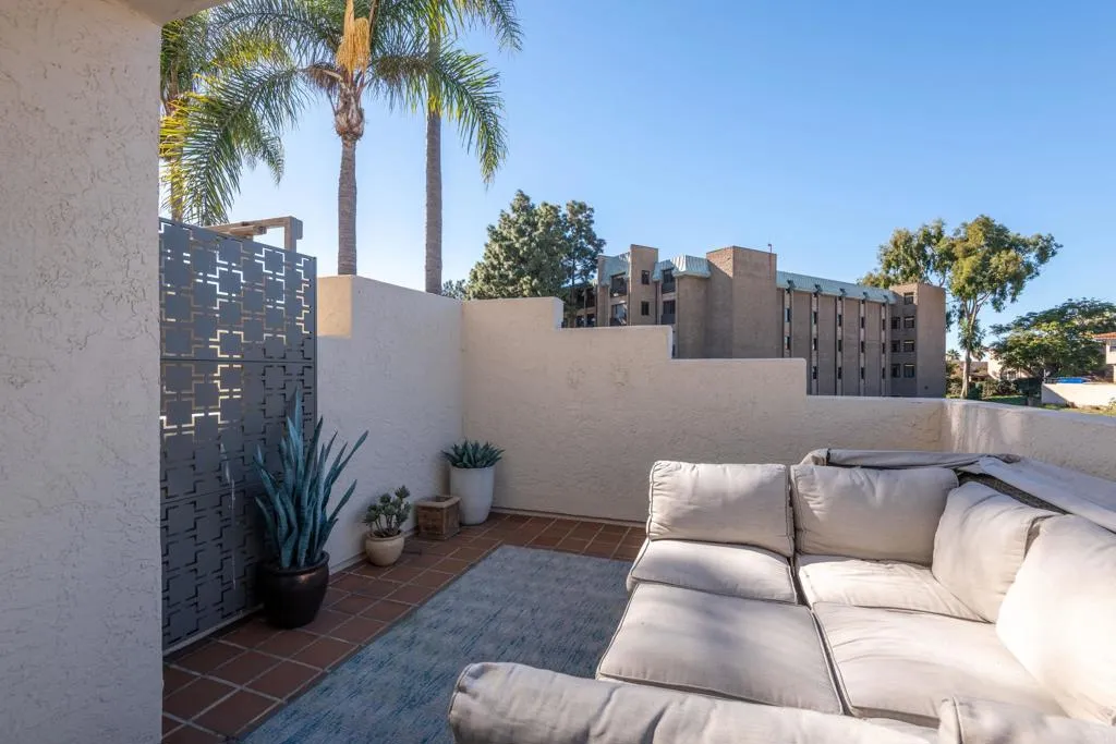 7553 La Jolla Boulevard