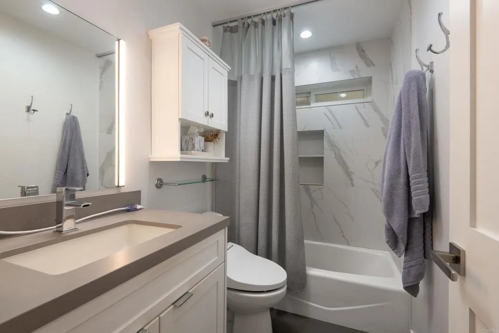 7553 La Jolla Boulevard