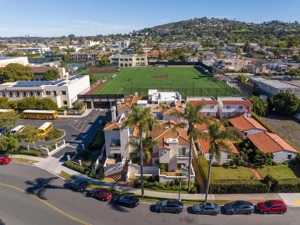 7553 La Jolla Boulevard