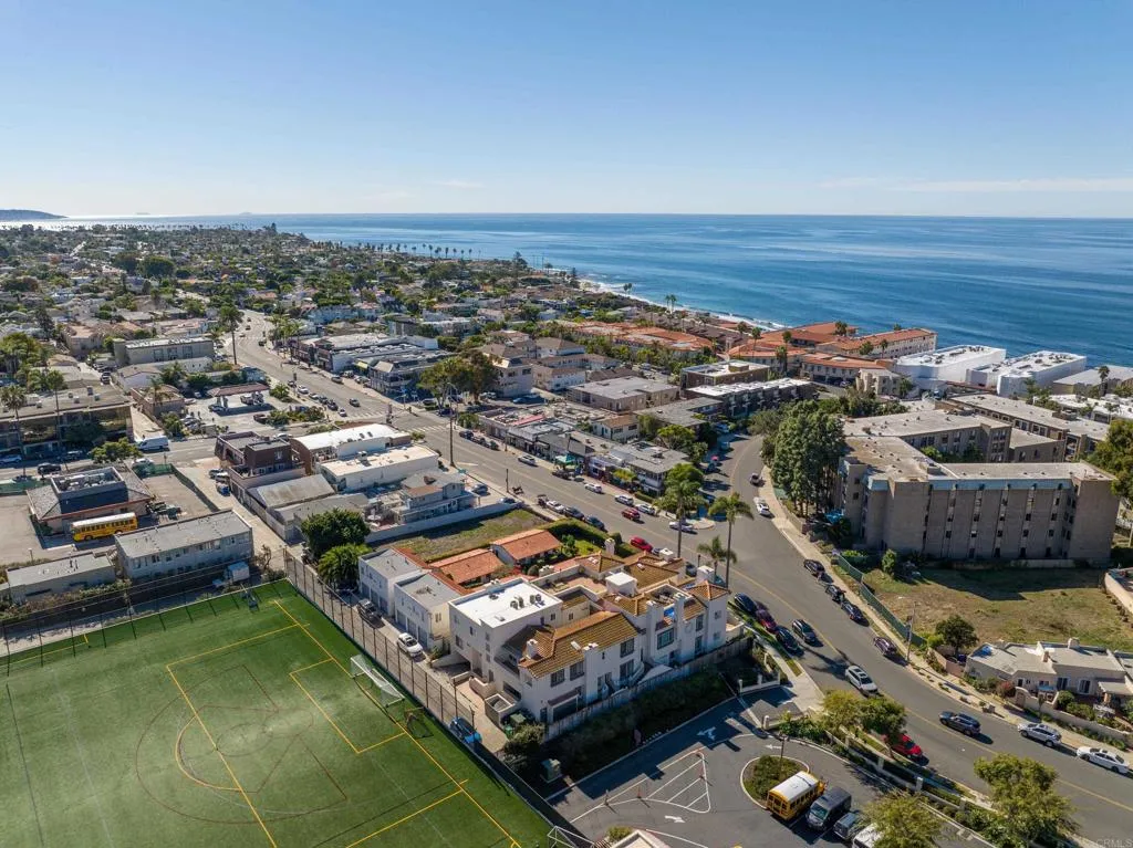 7553 La Jolla Boulevard