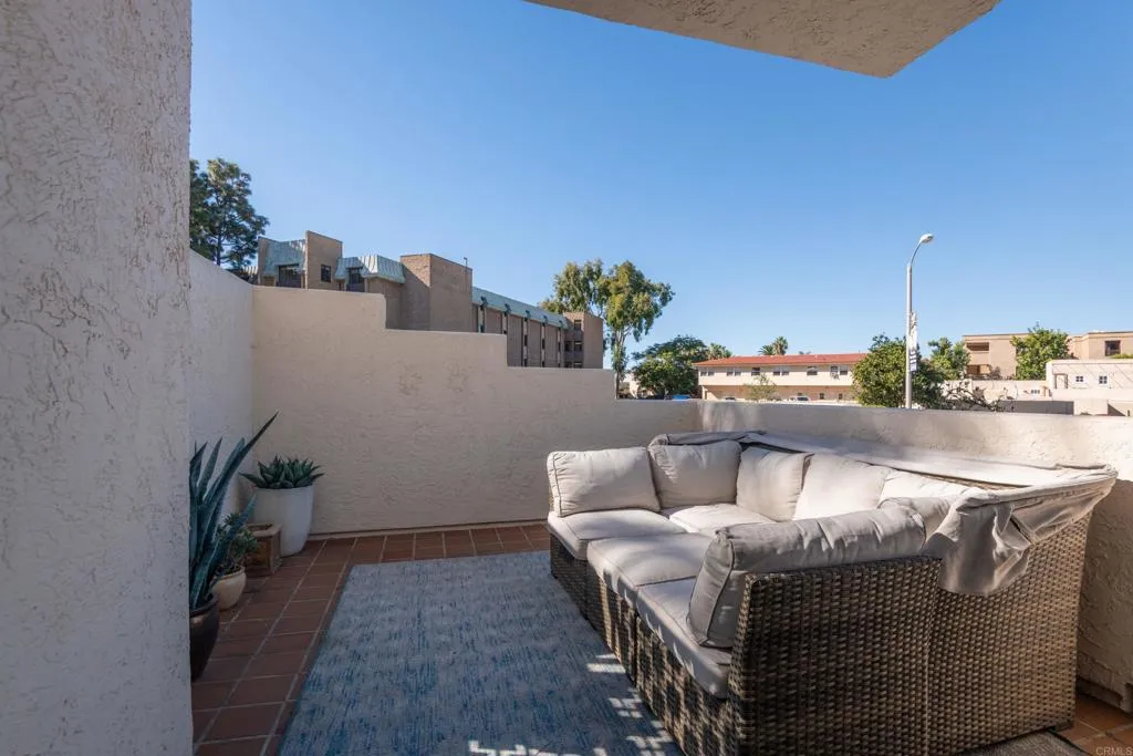 7553 La Jolla Boulevard