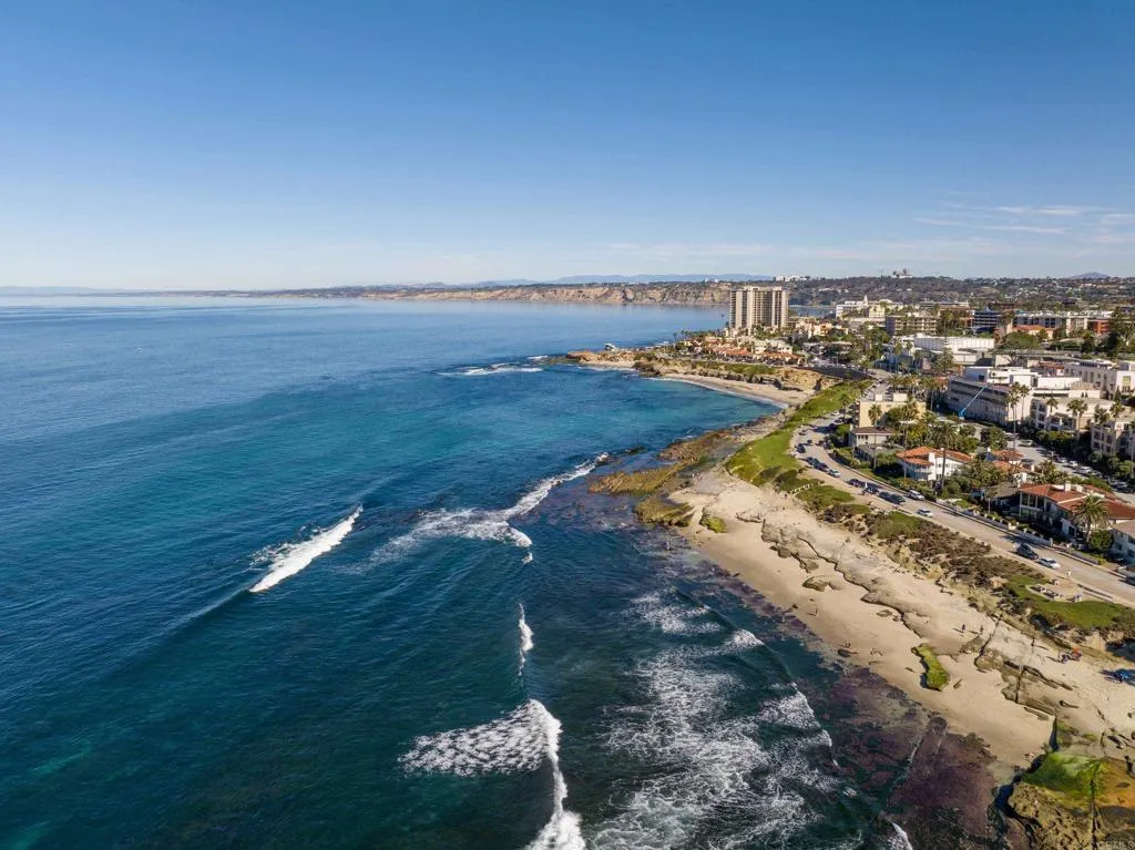 7553 La Jolla Boulevard