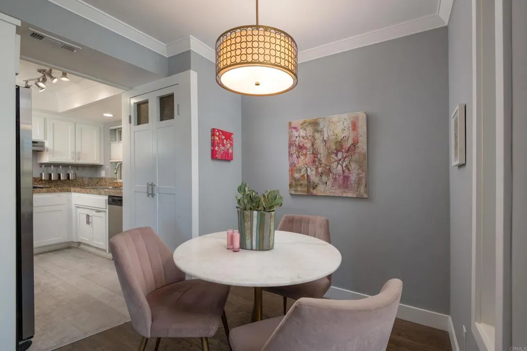 7553 La Jolla Boulevard