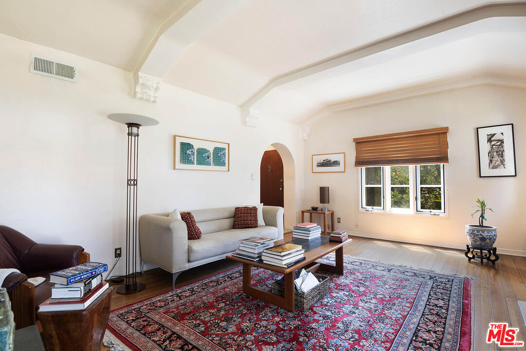 1726 S Sherbourne Dr