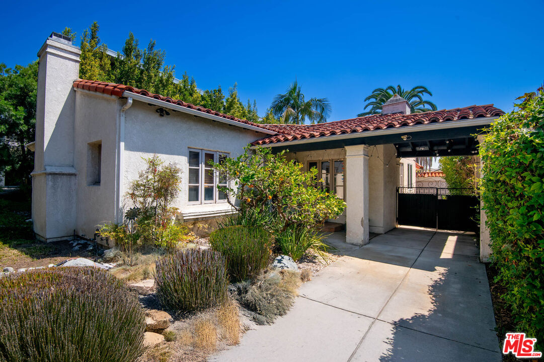 1726 S Sherbourne Dr