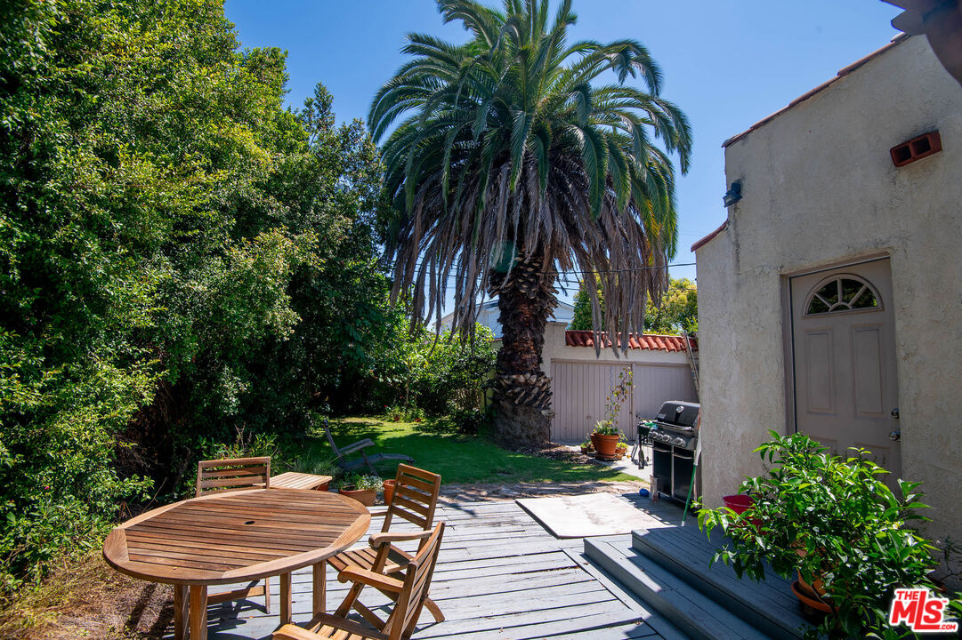 1726 S Sherbourne Dr