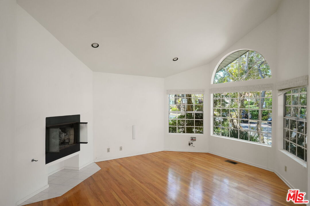 2534 Wellesley Ave
