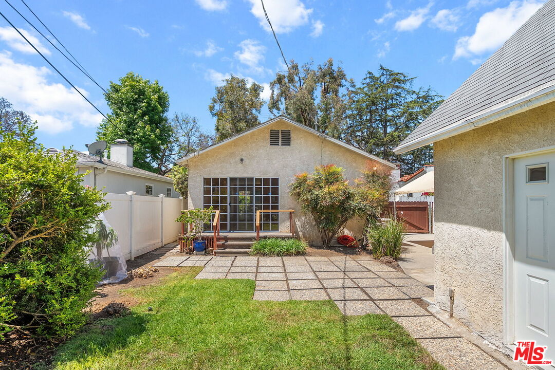 2534 Wellesley Ave