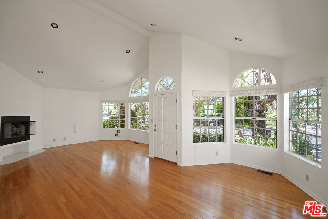 2534 Wellesley Ave