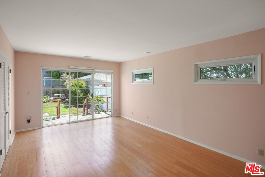 2534 Wellesley Ave