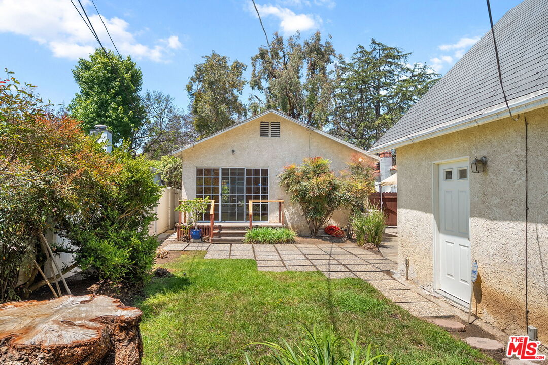 2534 Wellesley Ave